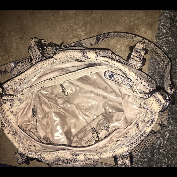 Michael Kors python bag EUC - Picture 8 of 8